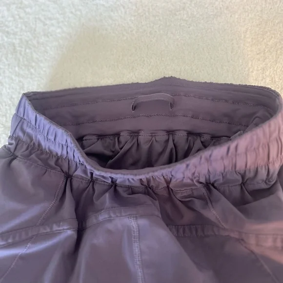 Lululemon Hotty-Hot High Rise Lined Shorts Size 6 - Picture 8 of 15